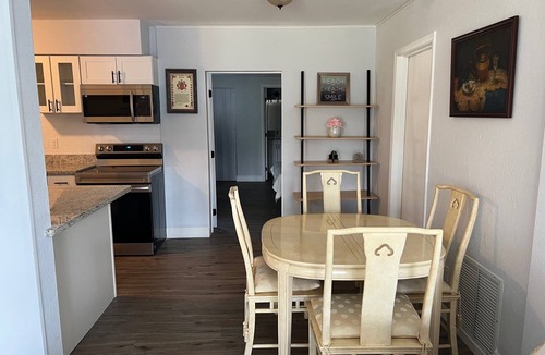 South Daytona House | Brand new inside corner house with a large screened patio and mins to beach