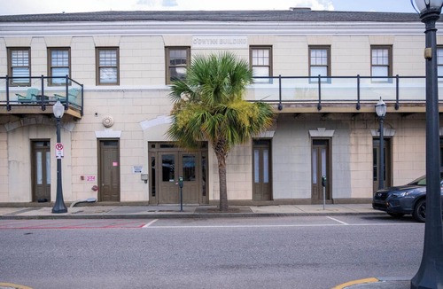 Central Business District Condo | Brass & Beads Downtown Condo on the Mardi Gras Parade Route & Near Cruise Port