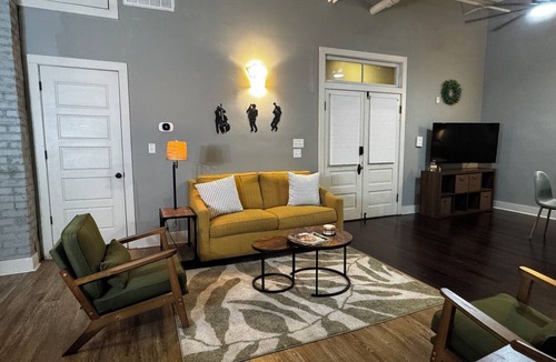 Central Business District Condo | Brass & Beads Downtown Condo on the Mardi Gras Parade Route & Near Cruise Port