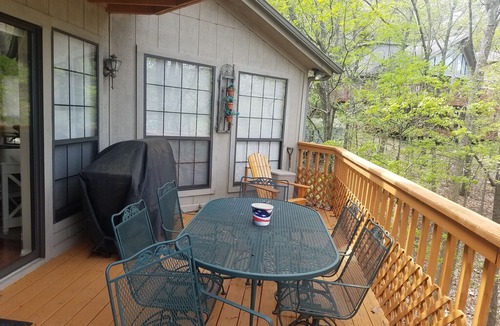 Lost Bridge Village House | Breeze-Lakefront-Close to Pool & Marina! Very Nice Spacious Home-3 Decks