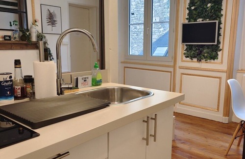 Centre Ancien Apartment | Bright and floral studio, ideally located