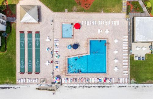 Bethune Beach Apartment | Bright Beach Condo - Ocean Views - Pool