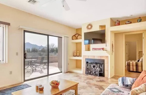 Green Valley House | Bright & Cheerful Mountain View Townhome in Santa Rita Springs Green Valley