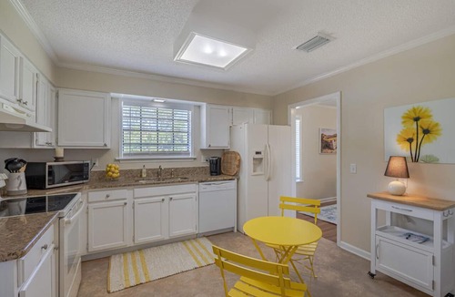 Edgewater House | Bright, Clean and Roomy House with Intracoastal Waterway Resort Access