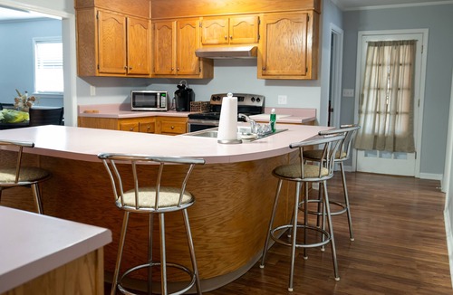 Cottondale House | Bright & Comfortable 3-bedroom Retreat in Cottondale. Only 6 miles from Campus!