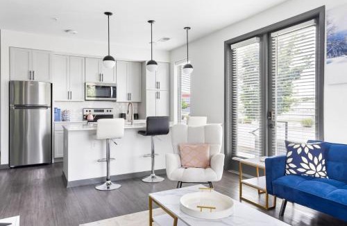 Indianapolis Apartment | Bright & Cozy 2BR Retreat w Parking Broad Ripple