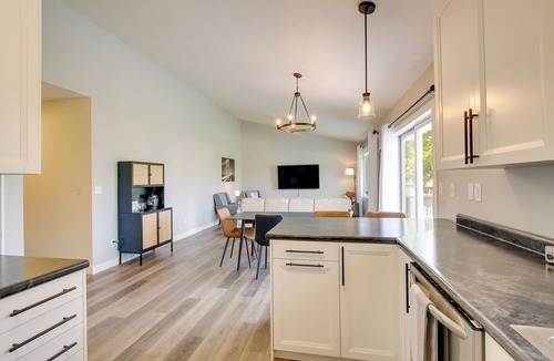Little Chute Apartment | Bright Little Chute Condo w/Deck & Yard!