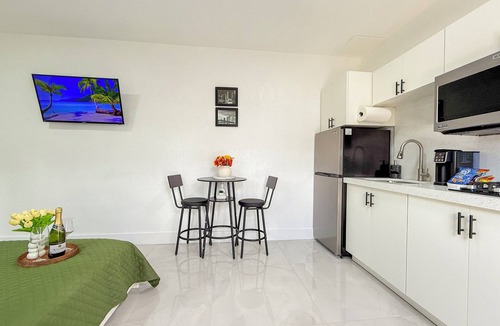 Miramar Apartment | Bright & Modern Studio Private Parking Great Location