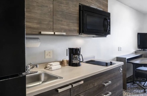 St. Joseph Hotel | Bright, Peaceful Room for Couples Close to Parks & Restaurants