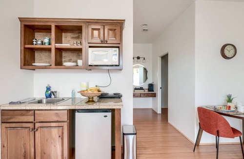 Tucson Apartment | Bright Private Entry Central Tucson Studio Close To UofA Mall Restaurants Shops