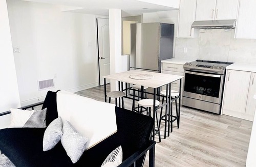 Mount Pleasant Apartment | Bright & Spacious Luxury Suite - A Comfy Getaway