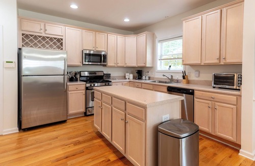 Charlottesville House | Bright, Spacious Home Perfect for Groups and Families: 4BR, 5 Beds