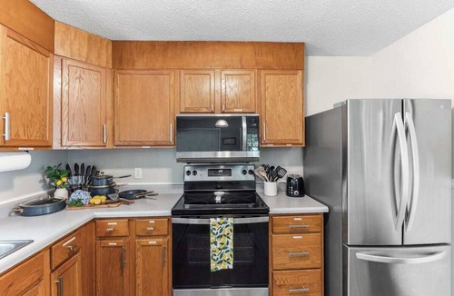 Perry House | Bright & Spacious w/Fast Wi-Fi
