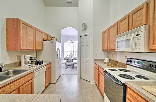 Spring Hill Cottage | Bright Spring Hill Home: 5 Mi to Weeki Wachee Park