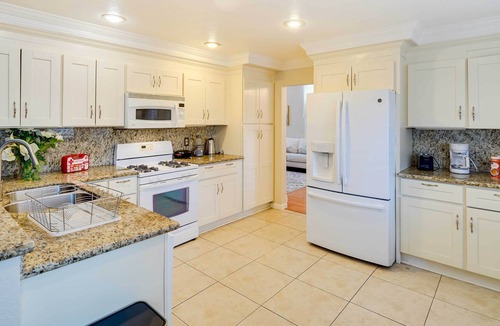 Tracy House | Bright Tracy Vacation Rental w/ Patio!