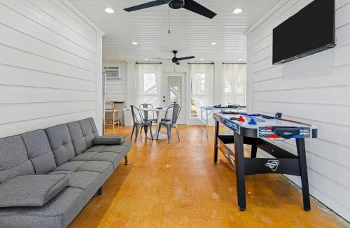 Creole House | Bring Your Boat! Lake Charles Home w/Dock & Lift