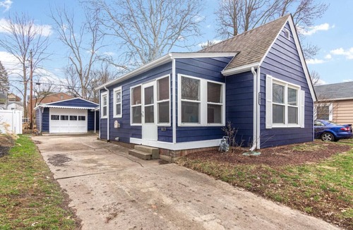Broad Ripple House | Broad Ripple Bungalo ! 1 Block from Monon and 3 Blocks to Broad Ripple Ave