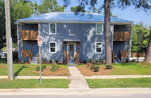 Mobile Apartment | Brown Abode