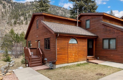 Fall River Estates Apartment | Bugle Pointe A06 by Estes Park Condos