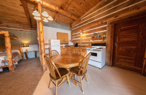 Buffalo City Cabin | Bunk Lodge - Rileys Outfitter