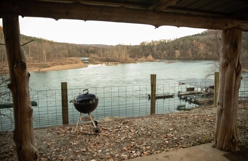 Buffalo City Cabin | Bunk Lodge - Rileys Outfitter