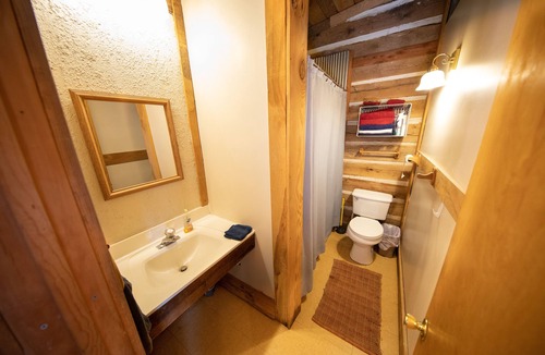 Buffalo City Cabin | Bunk Lodge - Rileys Outfitter