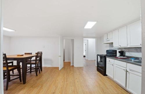 Lafayette Apartment | Byron St 5BR single Unit Downtown Lafaytte