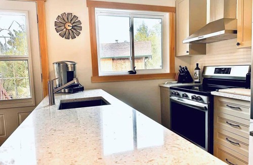 Sainte-Therese-de-la-Gatineau Ski Chalet | Chalet du Ruisseau-Direct Access to Lake Michel, Enjoy Nature Year-Round