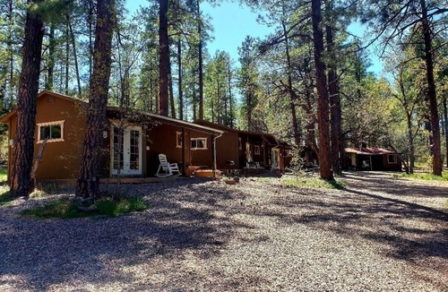 Payson Cabin | CABIN #5 - WOLF'S DEN (JACUZZI & FIREPLACE)