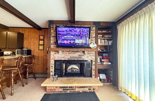 Bessemer Ski Chalet | Cabin Fevers 2 U.P. Getaway near Lake Superior & Waterfalls,sauna,AC, Powderhorn