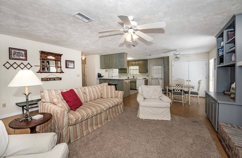 Sopchoppy Cabin | Cabin Getaway: Pet-Friendly Oasis on the Ochlockonee River Bend, Ideal for Fishing and Swimming