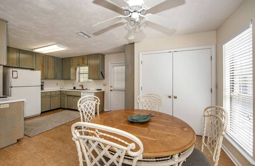 Sopchoppy Cabin | Cabin Getaway: Pet-Friendly Oasis on the Ochlockonee River Bend, Ideal for Fishing and Swimming