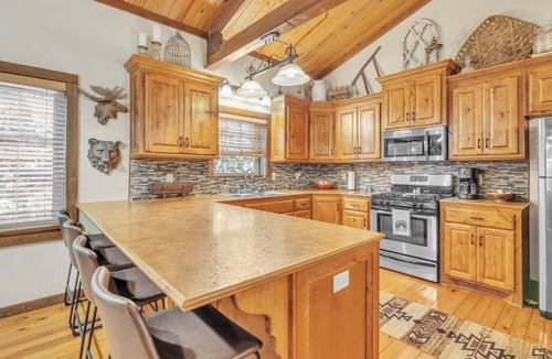 Ponca City Cabin | Cabin on 50 acres, Only 5 Minutes to Ponca City! Hike, Hunt, or Just Relax
