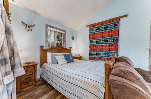 Mulvane Other | Cabin retreat with private hot tub and breakfast 1