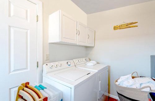 Sam Hughes House | Cactus Cavern - Charming Basement Studio Guesthouse 2 Blocks from UofA