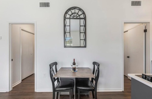 Lafayette Apartment | Cajun Stays Challenger B with Pool Sauna