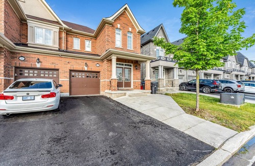 Brampton House | Calm Brampton Home | Sleeps 8 | Family Friendly