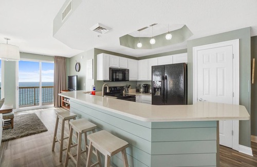 Panama City Beach Condo | Calypso 2201E - Gulf-front Corner Unit Near Pier Park, Beach Service