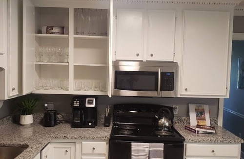 Albany House | Camdyn's Place. Cozy Comfy 3 Bedroom with 2 Bath