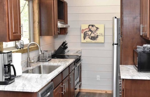 Eureka Springs Resort | Can U Canoe Suite 116