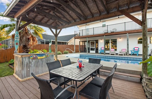 Gulf Breeze House | Canal front, Heated pool, Boat lift, Pet friendly