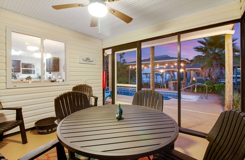Gulf Breeze House | Canal front, Heated pool, Boat lift, Pet friendly