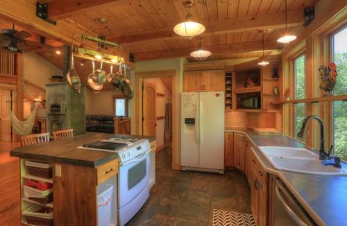 Smithfield Ski Chalet | Canyon Lodge- - 8 Acres - Sleeps 10