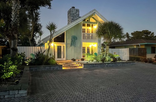 Port Canaveral Cottage | Cape Canaveral Cottage w/Pool - Walk to Beach!