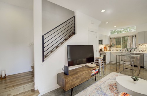 Broadway House | Capitol Hill Townhouse close to bars, restaurants
