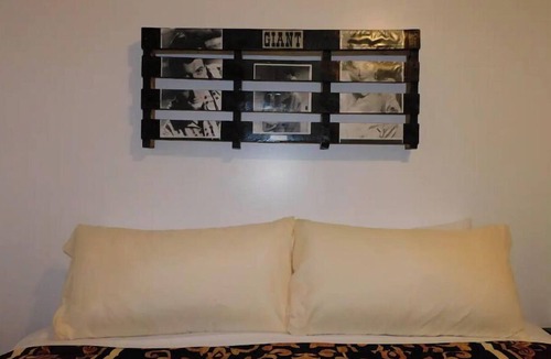 Marfa Hotel | Carmen's Marfa Boutique Hotel/Elsie King Bedroom En-Suite