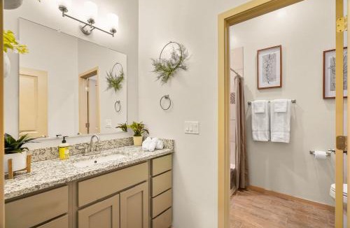 Biggs Field House | Casa Agave - Comfortable Eastlake Retreat