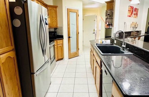 Harlingen House | Casa Colibrí UltraWIFI, HOTTUB, POOL, PLAYPEN, 2KING BEDS, MULTI FAMILY FRIENDLY