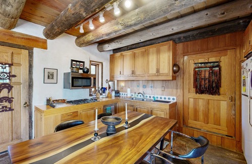 Canoncito House | Casa de las Piedras - Pueblo Style, Hike, Views