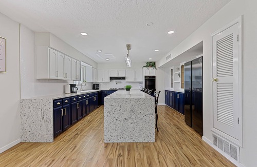 Biggs Field House | Casa de Serenity & Luxury - Close to Airport